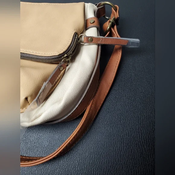New Time and Tru Dayana Essential Crossbody Bag with Adjustable Strap Beige Tan - Picture 4 of 10